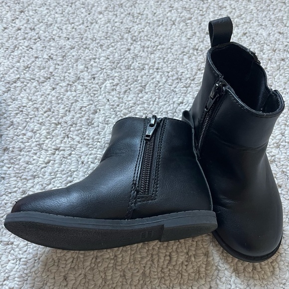 Toddler girls size 7 boots - Picture 3 of 3